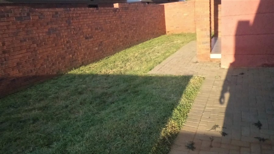 To Let 2 Bedroom Property for Rent in Langenhovenpark Free State
